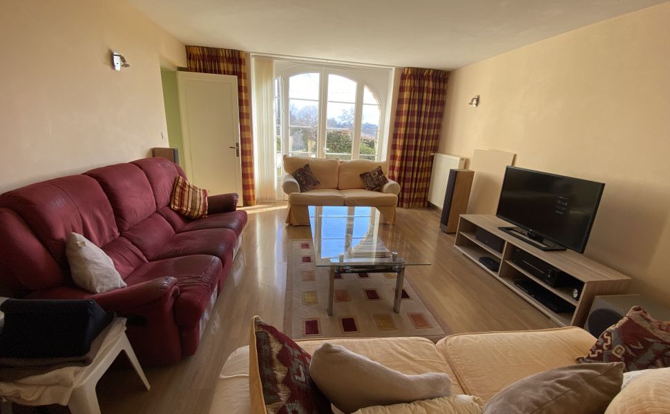 Beautiful renovated Bearnaise Farmhouse with Exceptional Views of the Pyrenees Mountains